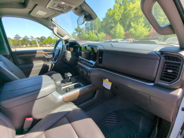 Used 2025 Chevrolet Silverado 1500 LT Trail Boss w/ Convenience Package II AWD/4WD image 37