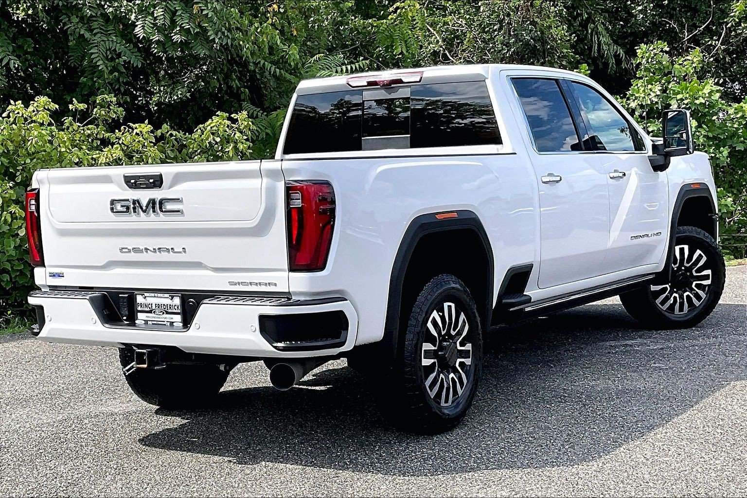Used 2025 GMC Sierra 2500 Denali Ultimate AWD/4WD image 12