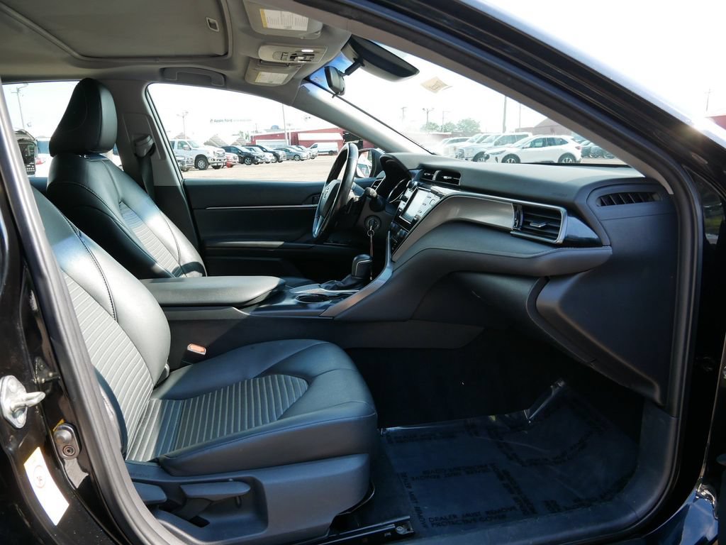 Used 2019 Toyota Camry SE FWD image 8