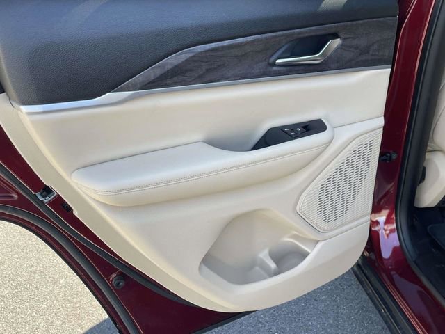 Used 2023 Jeep Grand Cherokee Limited w/ Black Appearance Package image 27