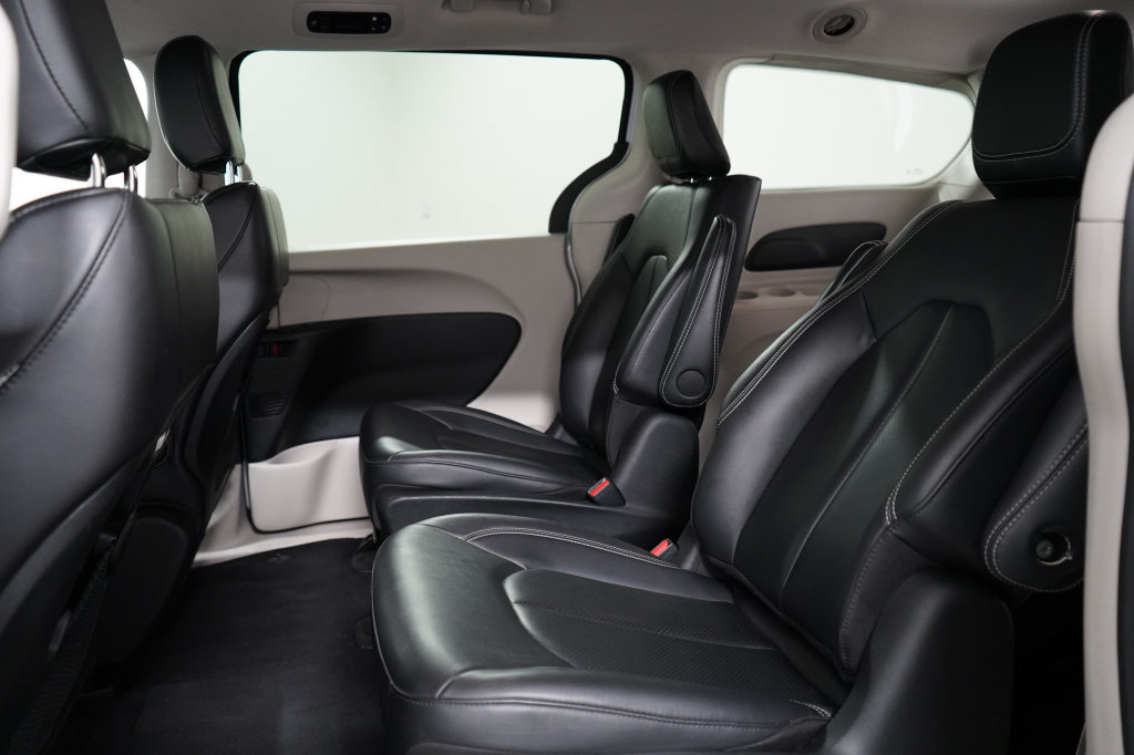 Used 2024 Chrysler Pacifica Limited FWD image 20