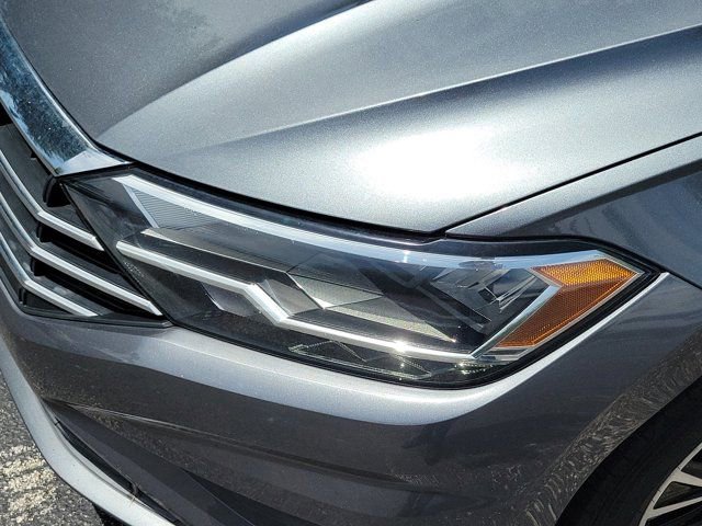 Used 2019 Volkswagen Jetta SE w/ Cold Weather Package FWD image 12
