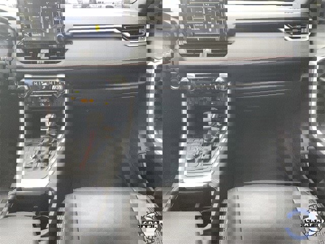 Used 2022 Toyota RAV4 SE image 10