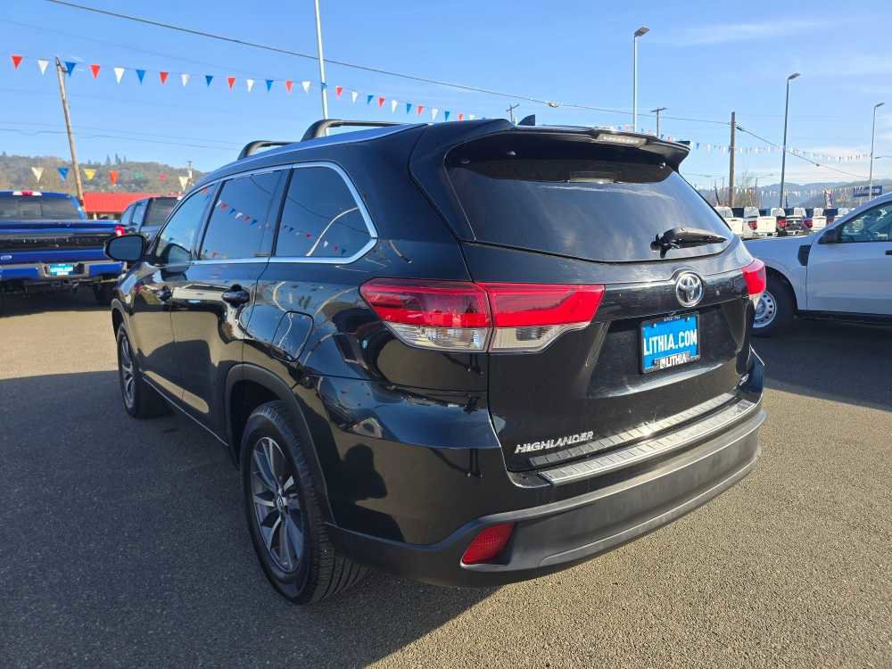 Used 2018 Toyota Highlander XLE image 3