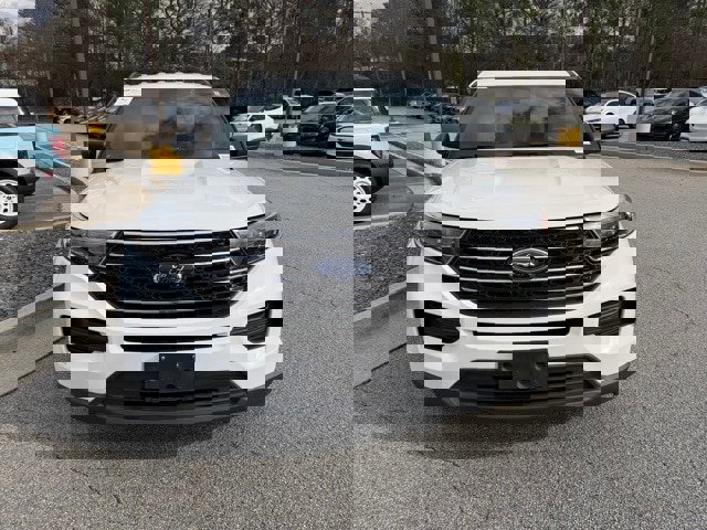 Certified 2020 Ford Explorer XLT image 3