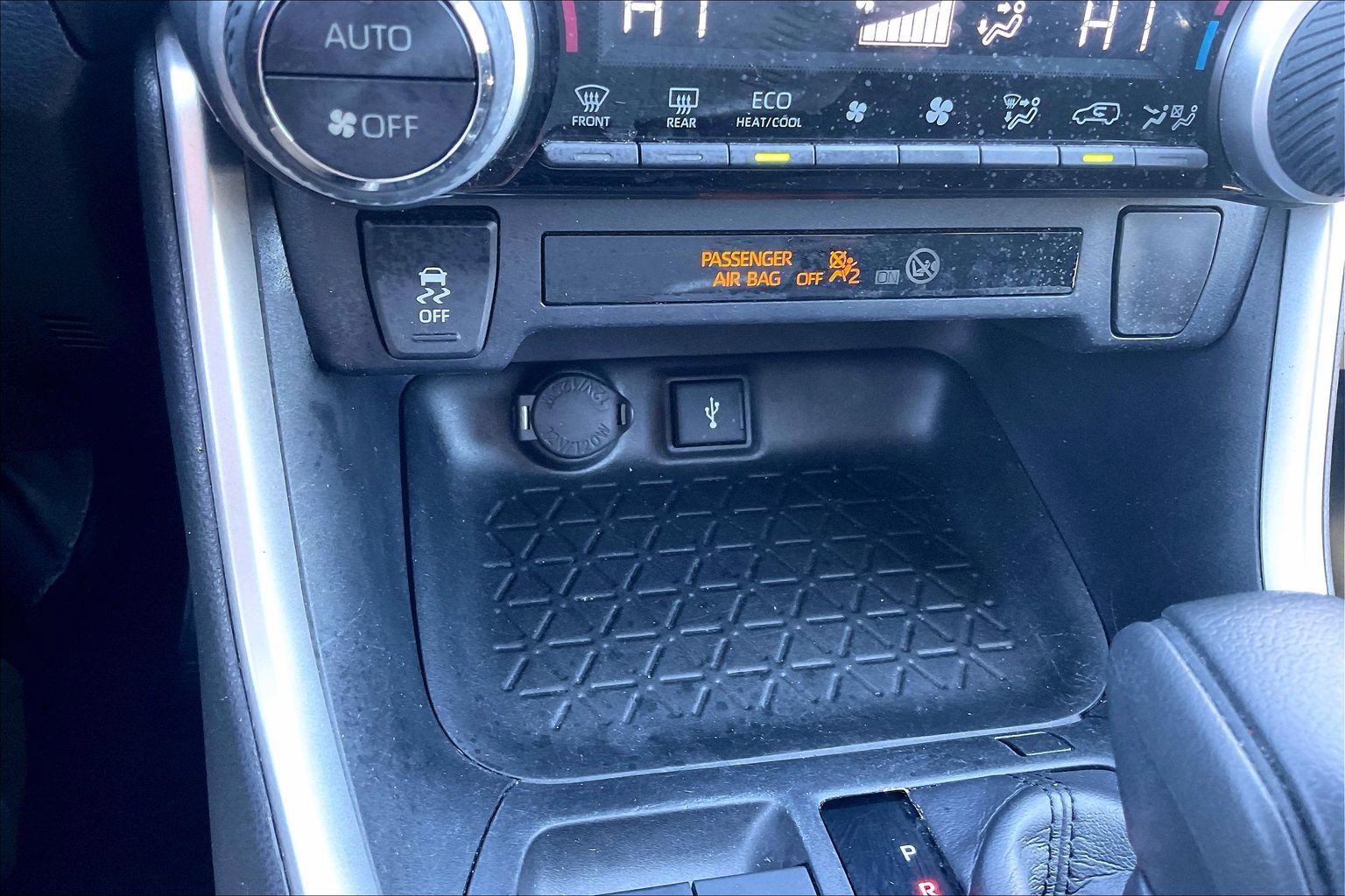Used 2020 Toyota RAV4 XLE w/ All Weather Liner Package AWD/4WD image 30