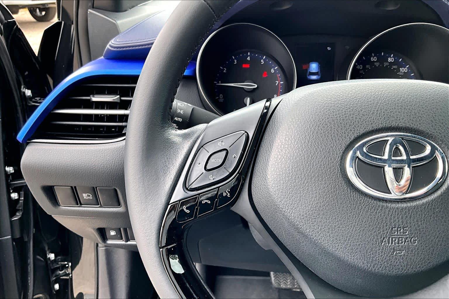Used 2022 Toyota C-HR XLE FWD image 24