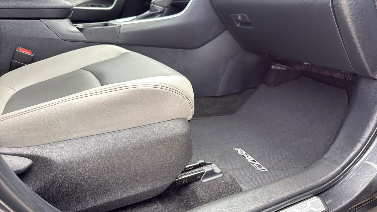 Used 2024 Toyota RAV4 XLE Premium image 25