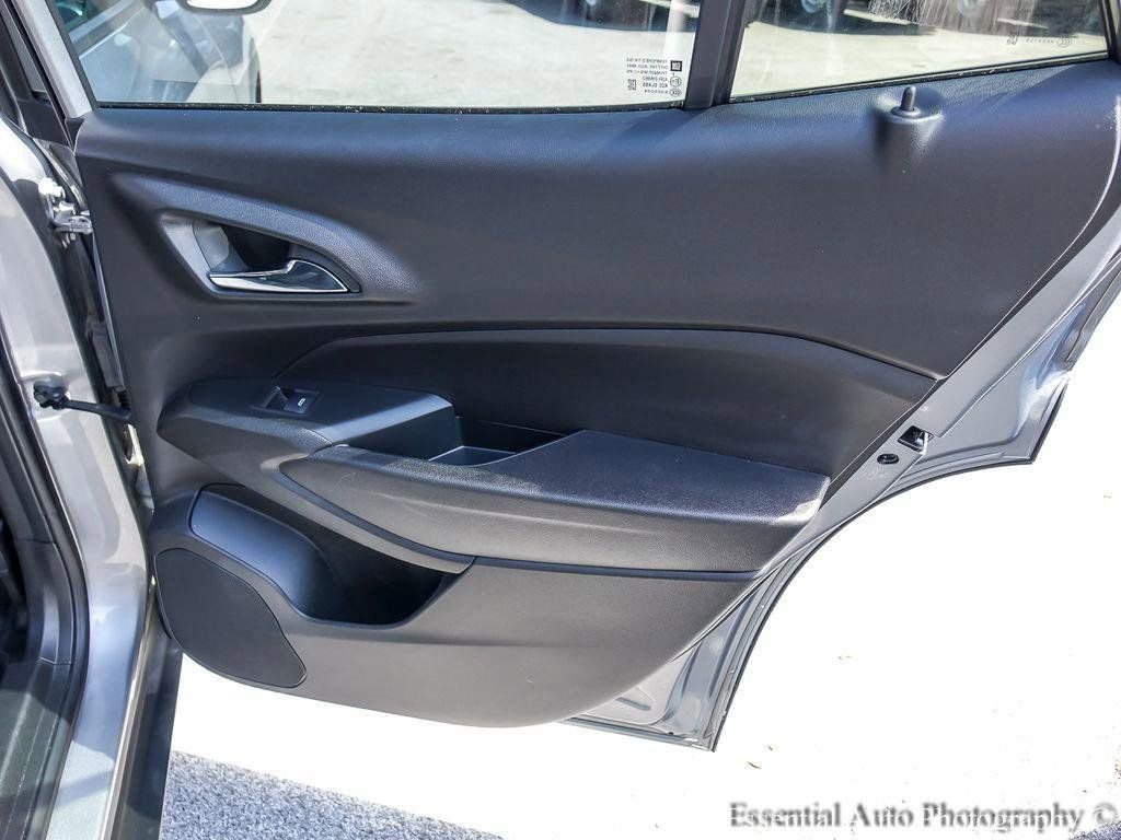 Used 2025 Chevrolet Trax LT w/ LT Convenience Package FWD image 22