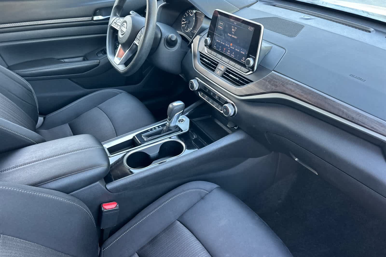 Used 2024 Nissan Altima 2.5 SV FWD image 16