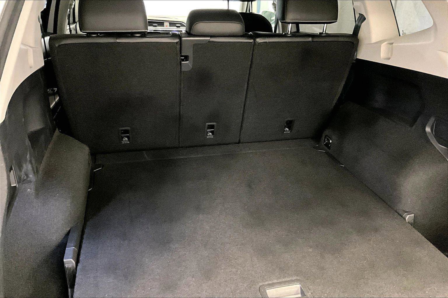 Used 2022 Volkswagen Tiguan SE image 33