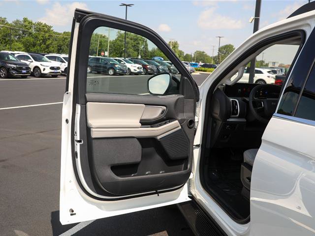 Certified 2025 Ford Expedition Active AWD/4WD image 19