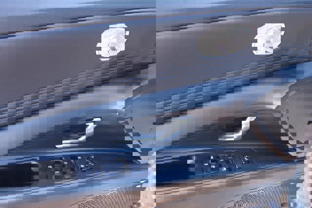 Used 2023 Hyundai Elantra Limited image 18