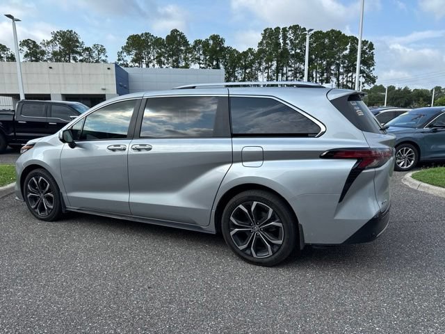 Used 2025 Toyota Sienna Platinum FWD image 10