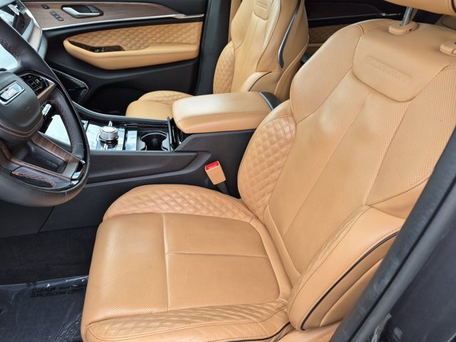 Used 2023 Jeep Grand Cherokee L Summit w/ Advanced Protech Group IV AWD/4WD image 16