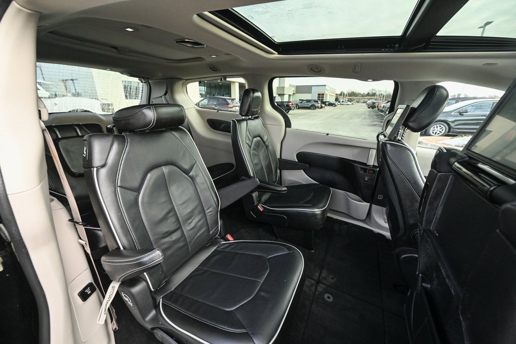 Used 2021 Chrysler Pacifica Limited w/ Uconnect Theater Family Group image 29