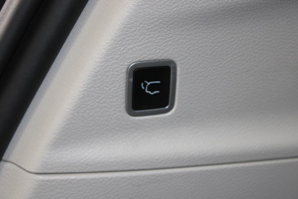 Used 2024 Chrysler Pacifica Touring-L image 18