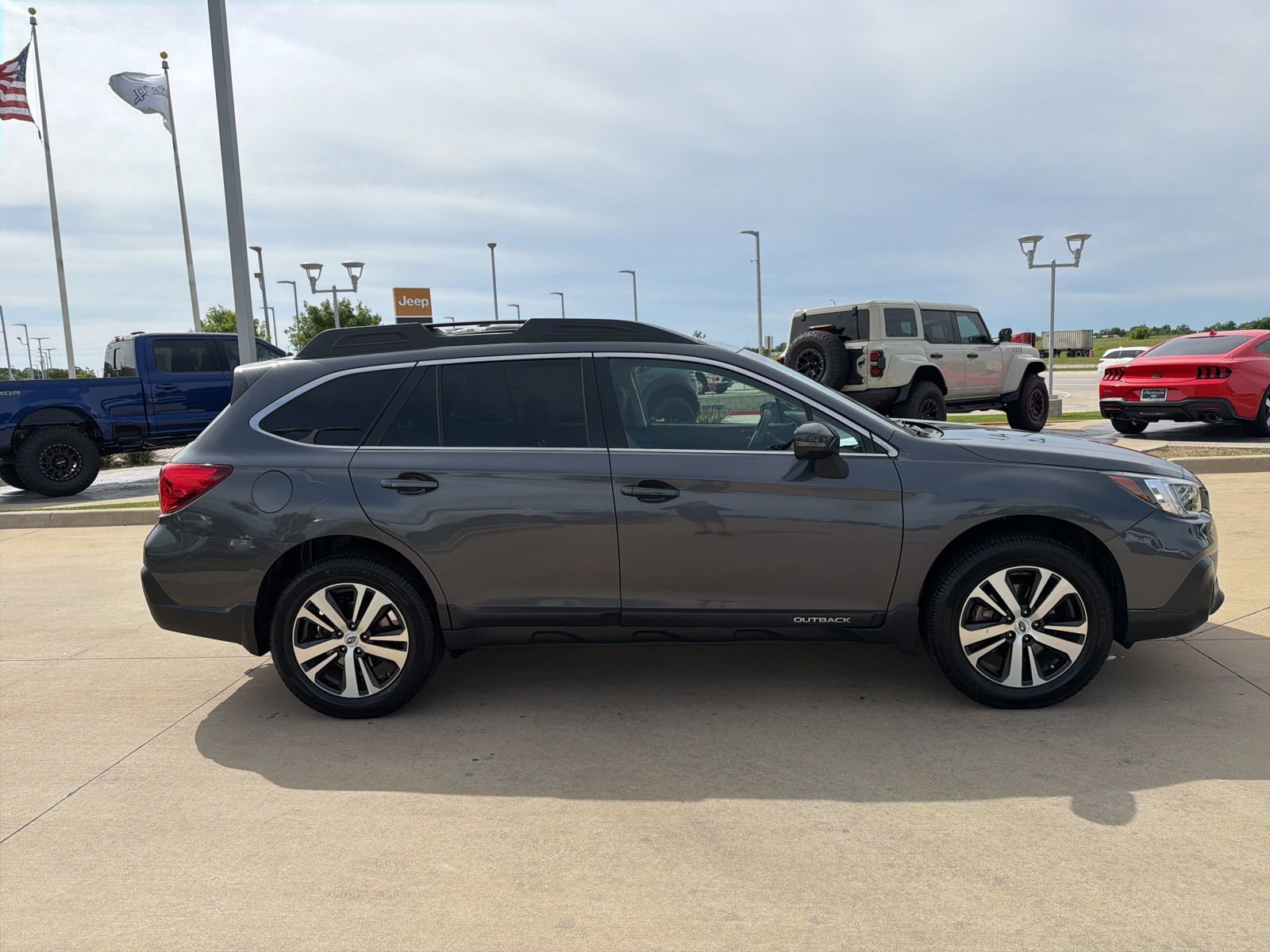 Used 2018 Subaru Outback 2.5i Limited AWD/4WD image 6