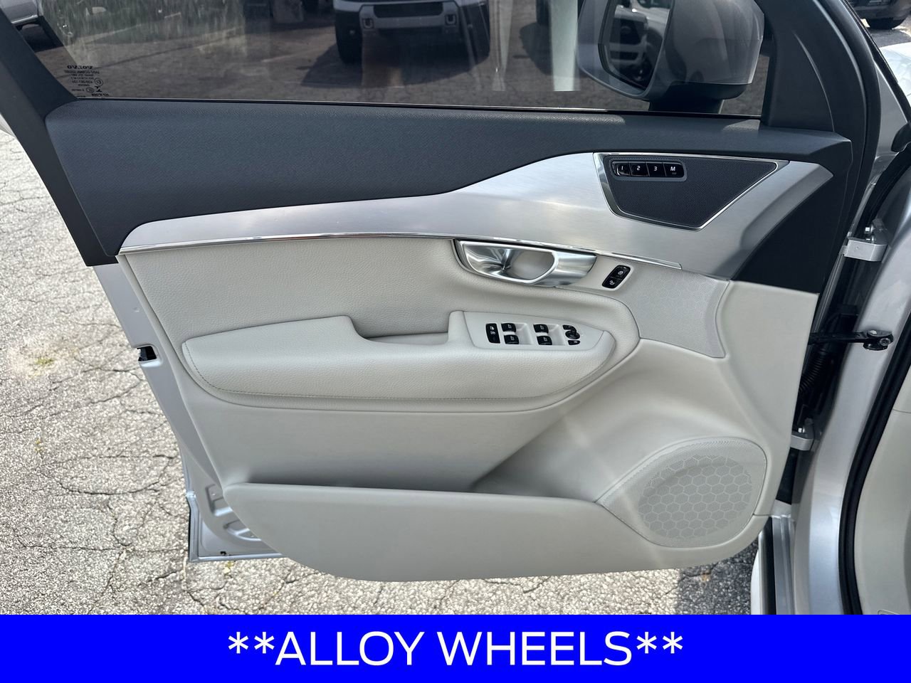 Used 2018 Volvo XC90 T5 Momentum w/ Convenience Package AWD/4WD image 10