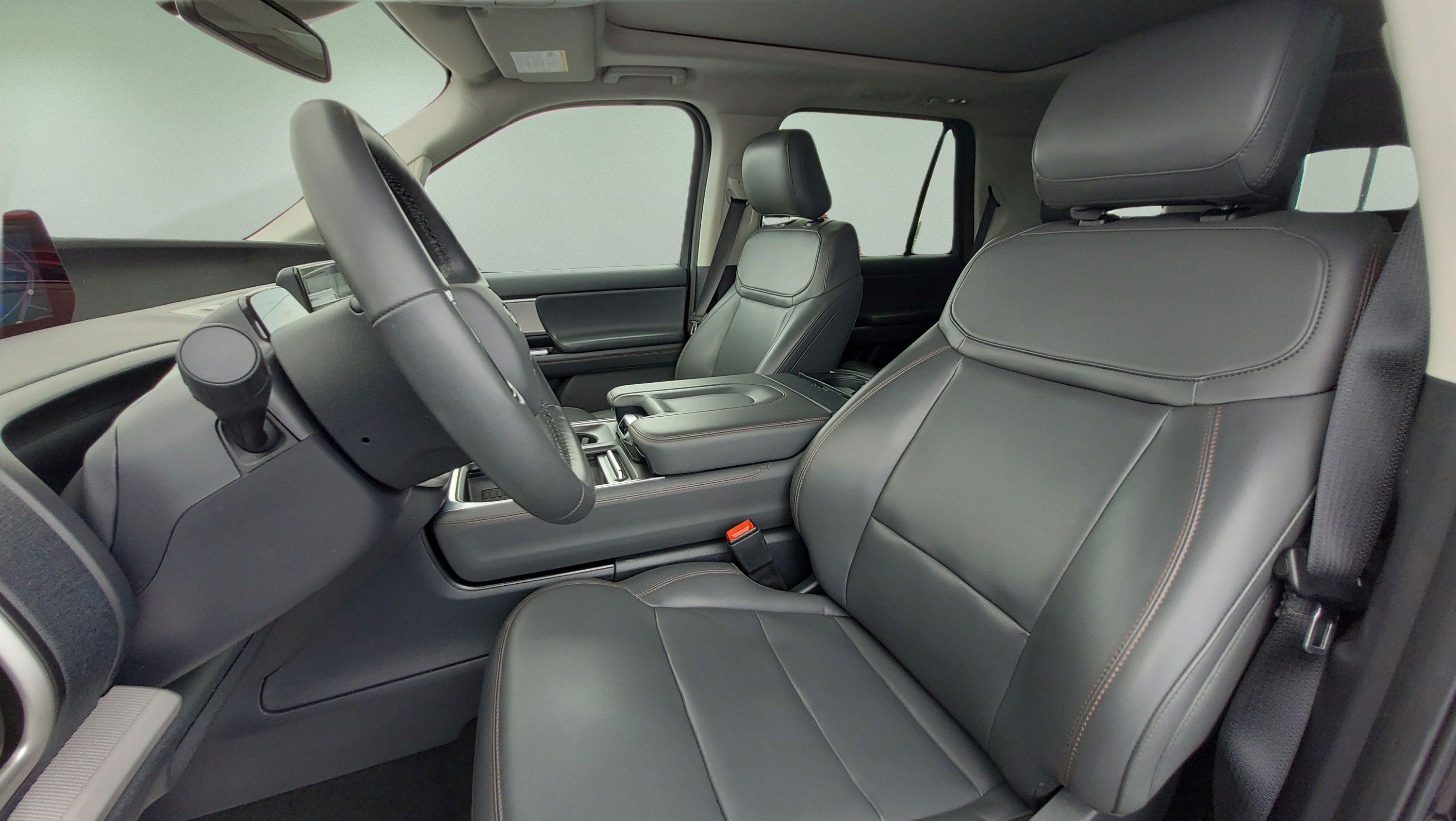 Certified 2025 Ford Expedition Active AWD/4WD image 28