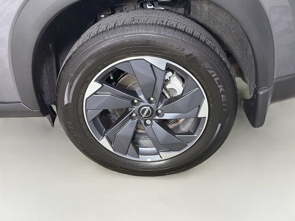 Used 2025 Nissan Rogue SV FWD image 31