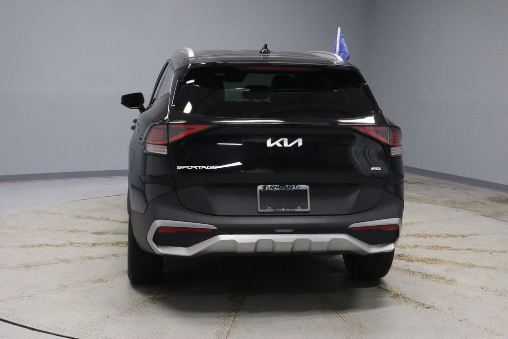 Used 2023 Kia Sportage EX image 4