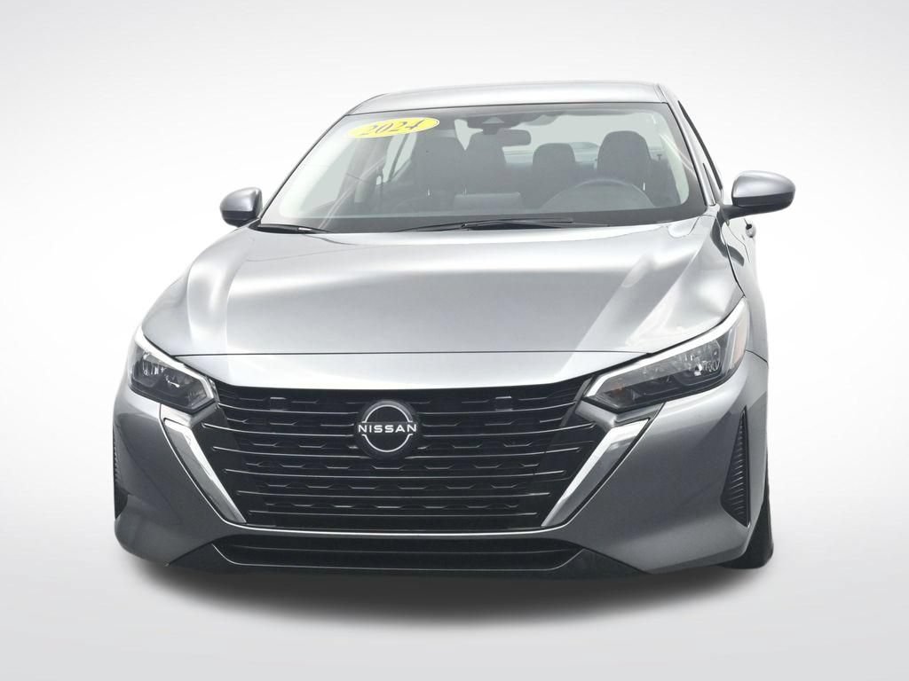 Used 2024 Nissan Sentra SV FWD image 2