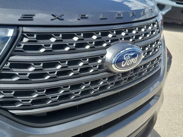 Certified 2024 Ford Explorer XLT w/ Equipment Group 202A AWD/4WD image 7