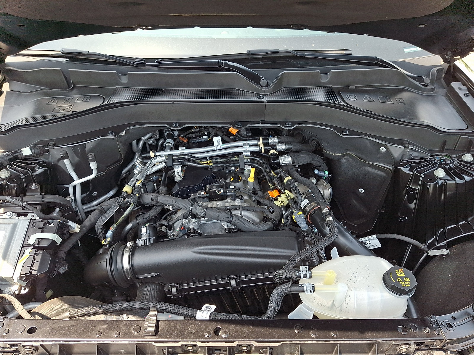 Certified 2025 Ford Explorer Active AWD/4WD image 29