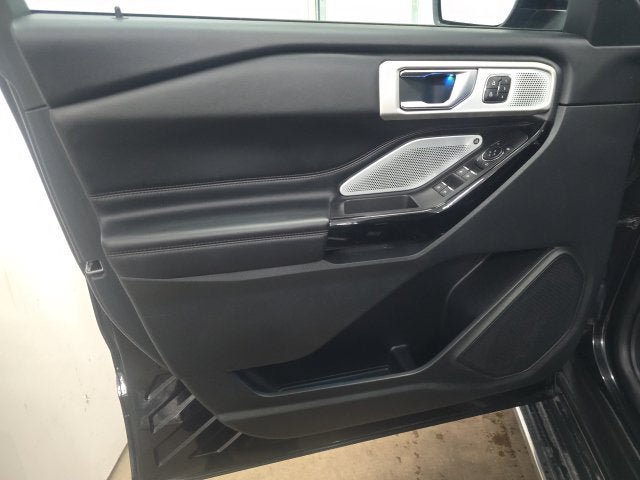Certified 2024 Ford Explorer Platinum w/ Technology Package AWD/4WD image 18