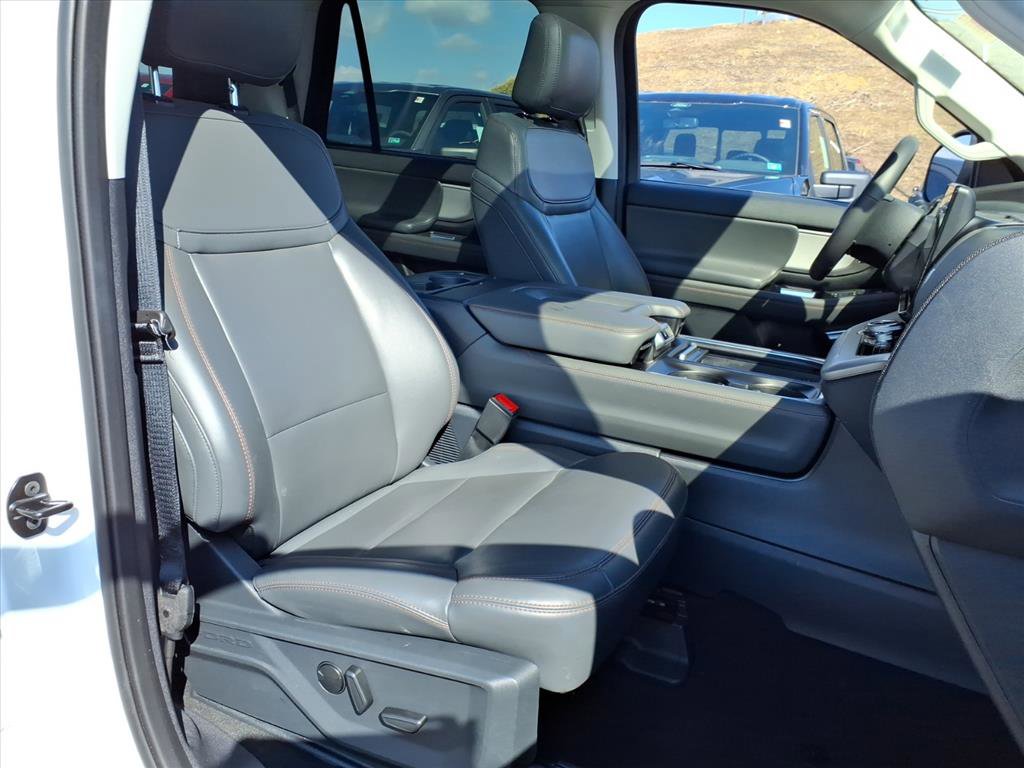 Certified 2025 Ford Expedition Active image 8