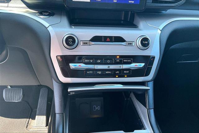 Certified 2023 Ford Explorer XLT RWD image 32