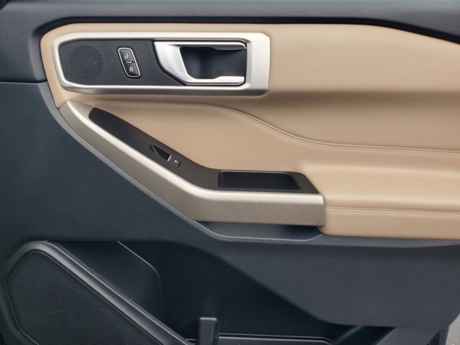 Certified 2022 Ford Explorer XLT w/ Equipment Group 202A image 36