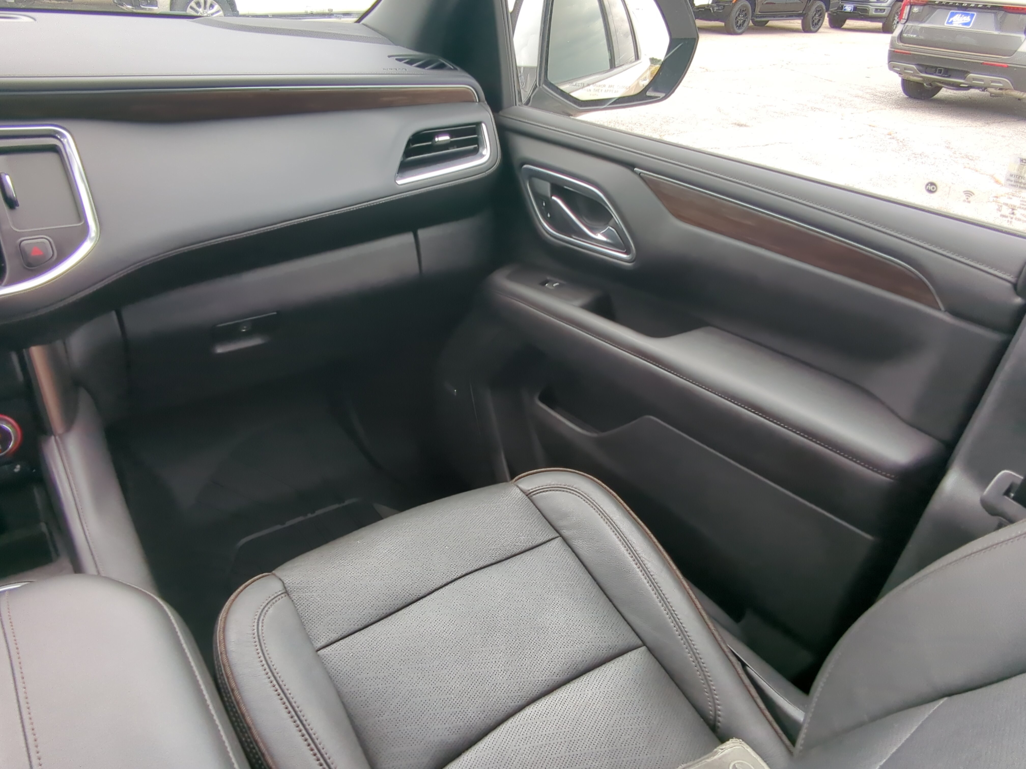 Used 2021 Chevrolet Suburban High Country w/ Premium Package RWD image 15