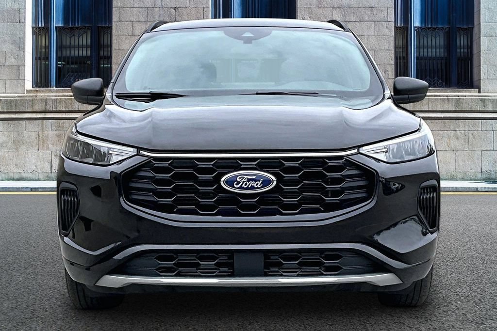 Certified 2023 Ford Escape ST-Line w/ Tech Pack #1 AWD/4WD image 3