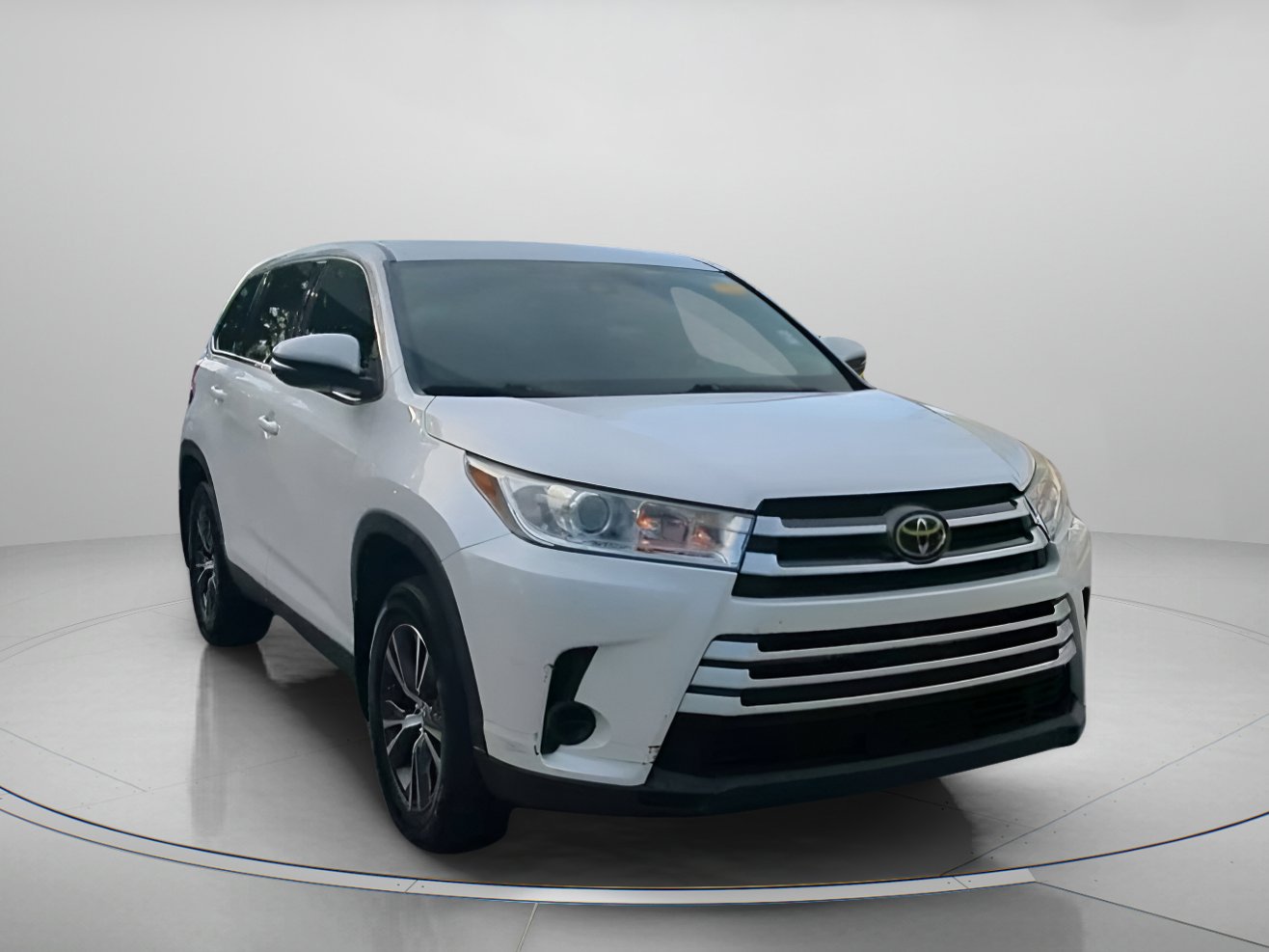Used 2019 Toyota Highlander LE FWD image 4