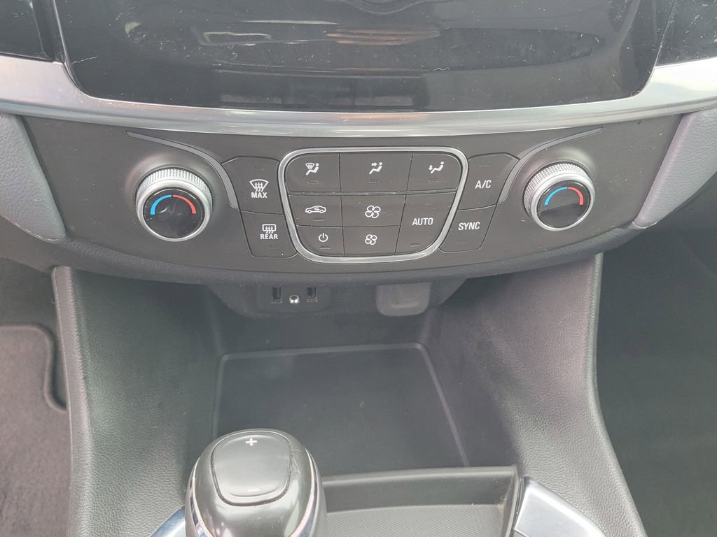 Used 2018 Chevrolet Traverse LT image 25