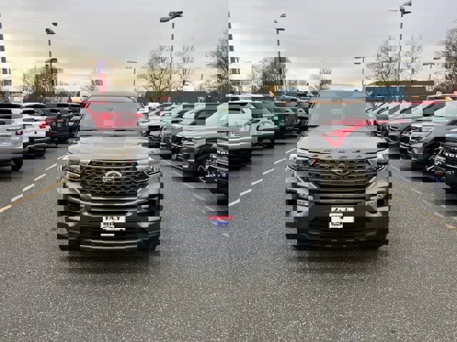 Certified 2022 Ford Explorer XLT w/ Equipment Group 202A image 6