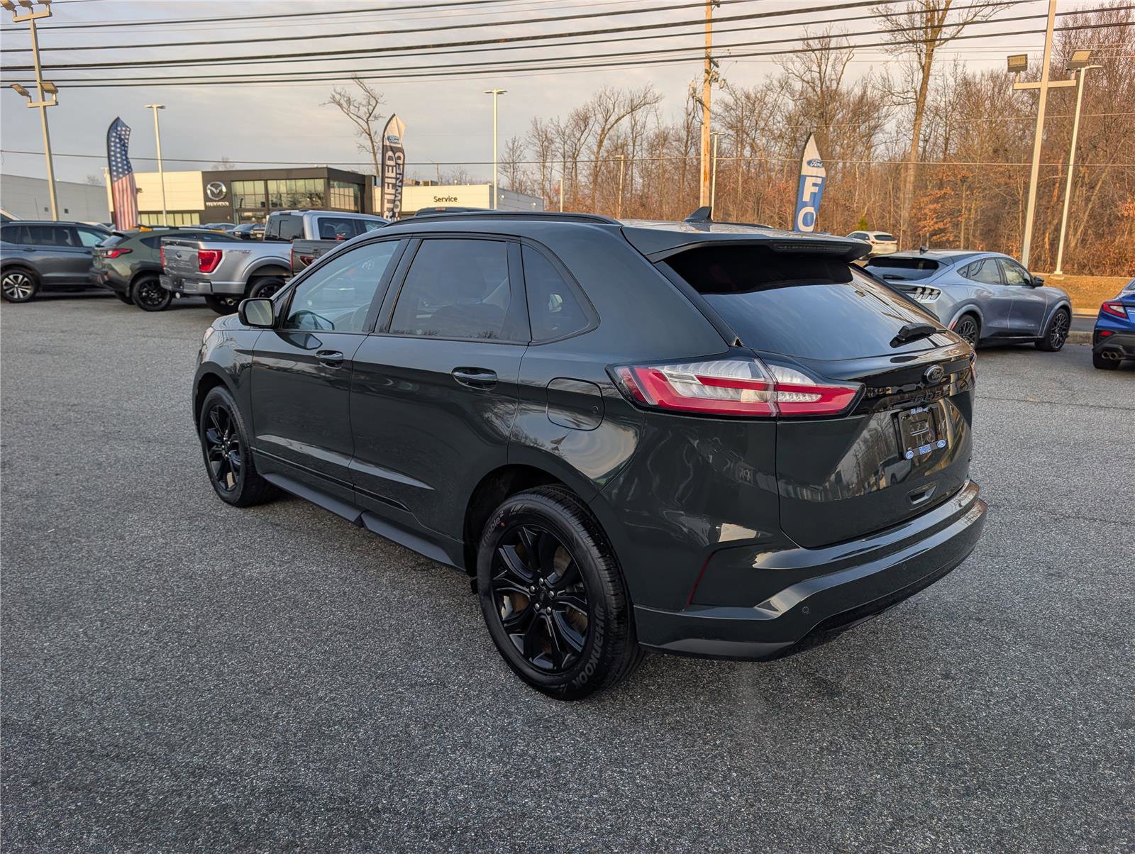 Certified 2024 Ford Edge SE w/ Black Appearance Package image 3