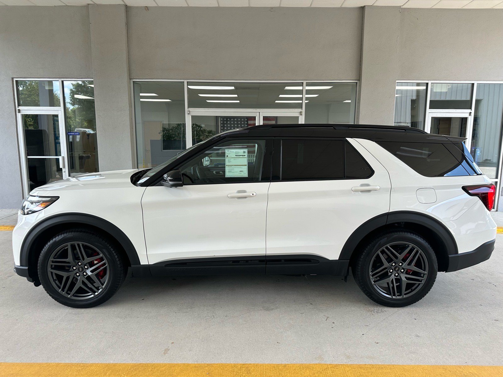 Certified 2025 Ford Explorer ST RWD image 4