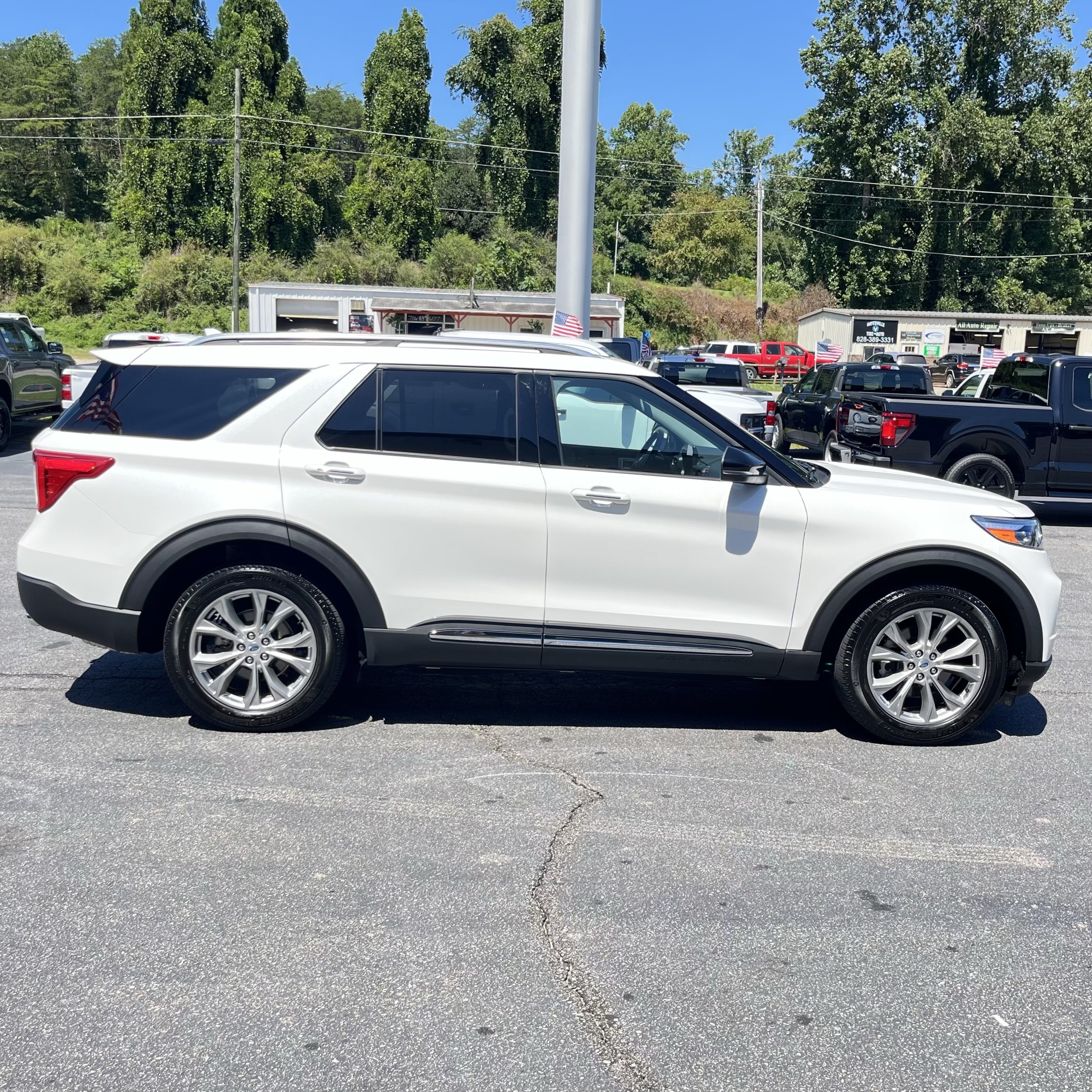 Certified 2024 Ford Explorer Limited w/ Limited Technology Package AWD/4WD image 5