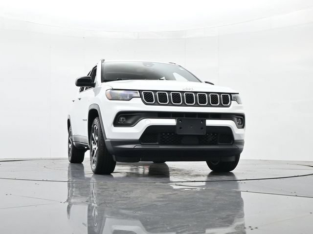 Used 2024 Jeep Compass Latitude AWD/4WD image 36