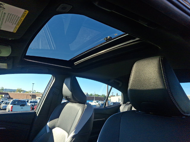 Used 2025 Toyota Camry SE w/ Convenience Package FWD image 14