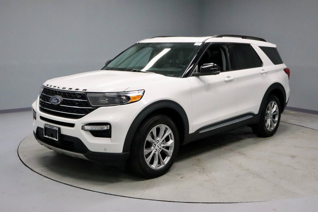 Certified 2022 Ford Explorer XLT w/ Equipment Group 202A image 8