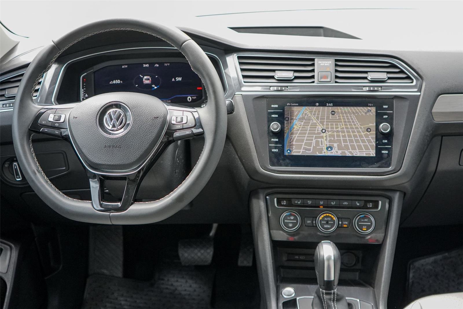 Used 2021 Volkswagen Tiguan SEL AWD/4WD image 26