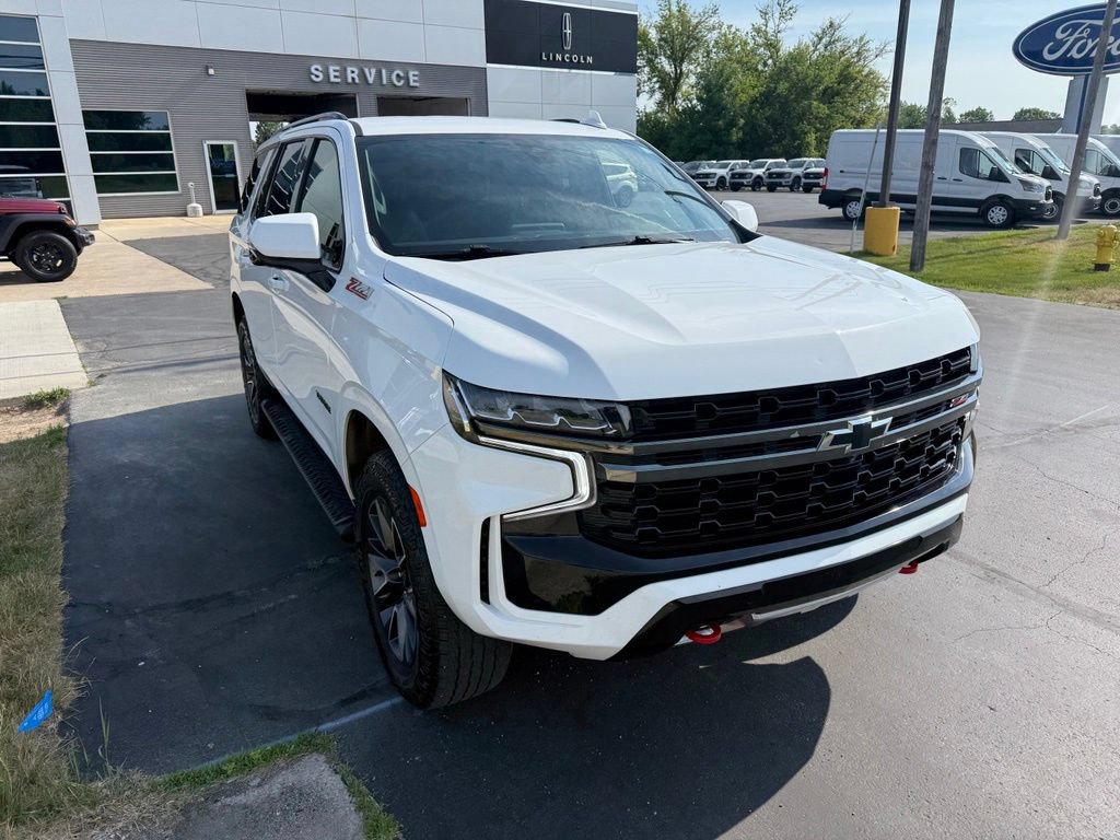 Used 2022 Chevrolet Tahoe Z71 w/ Luxury Package AWD/4WD image 3