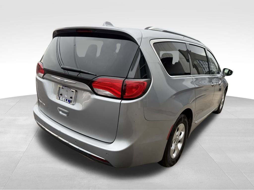 Used 2017 Chrysler Pacifica Touring-L Plus image 12