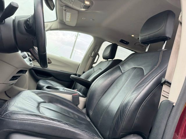 Used 2018 Chrysler Pacifica Touring-L Plus FWD image 14