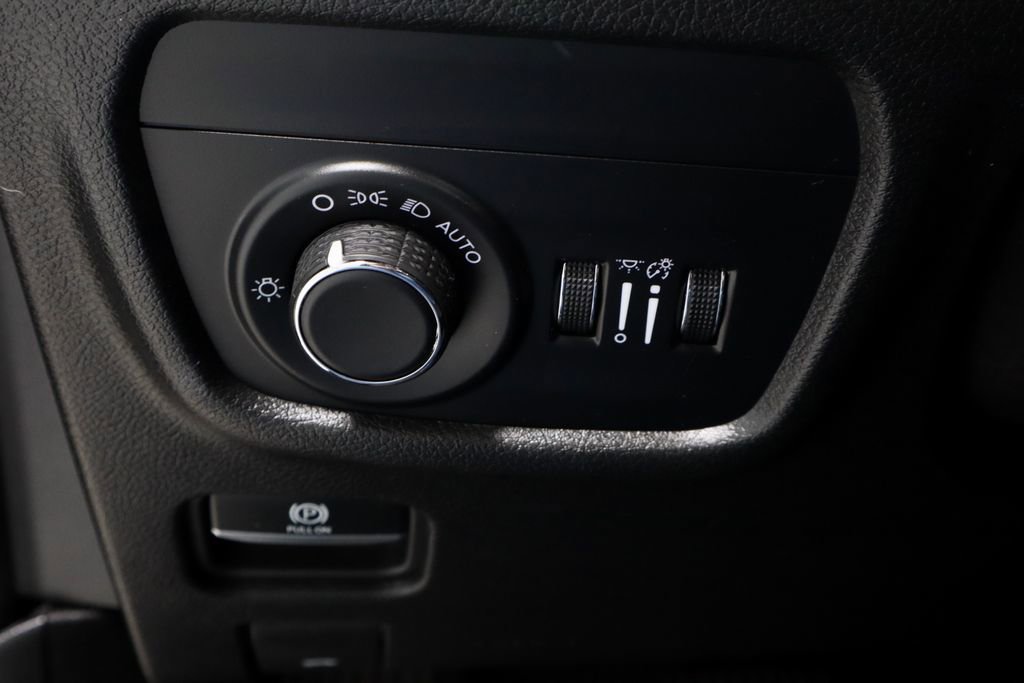 Used 2024 Jeep Grand Cherokee Altitude AWD/4WD image 27