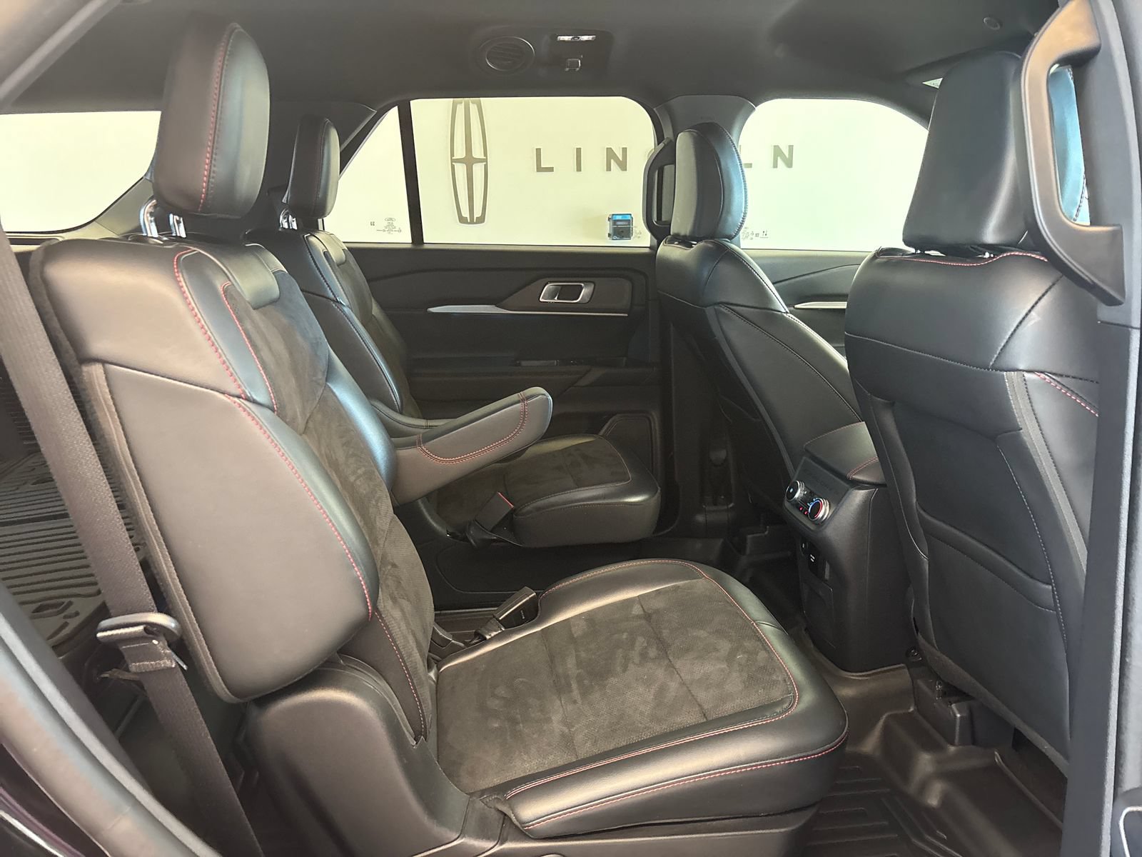 Certified 2025 Ford Explorer ST RWD image 9